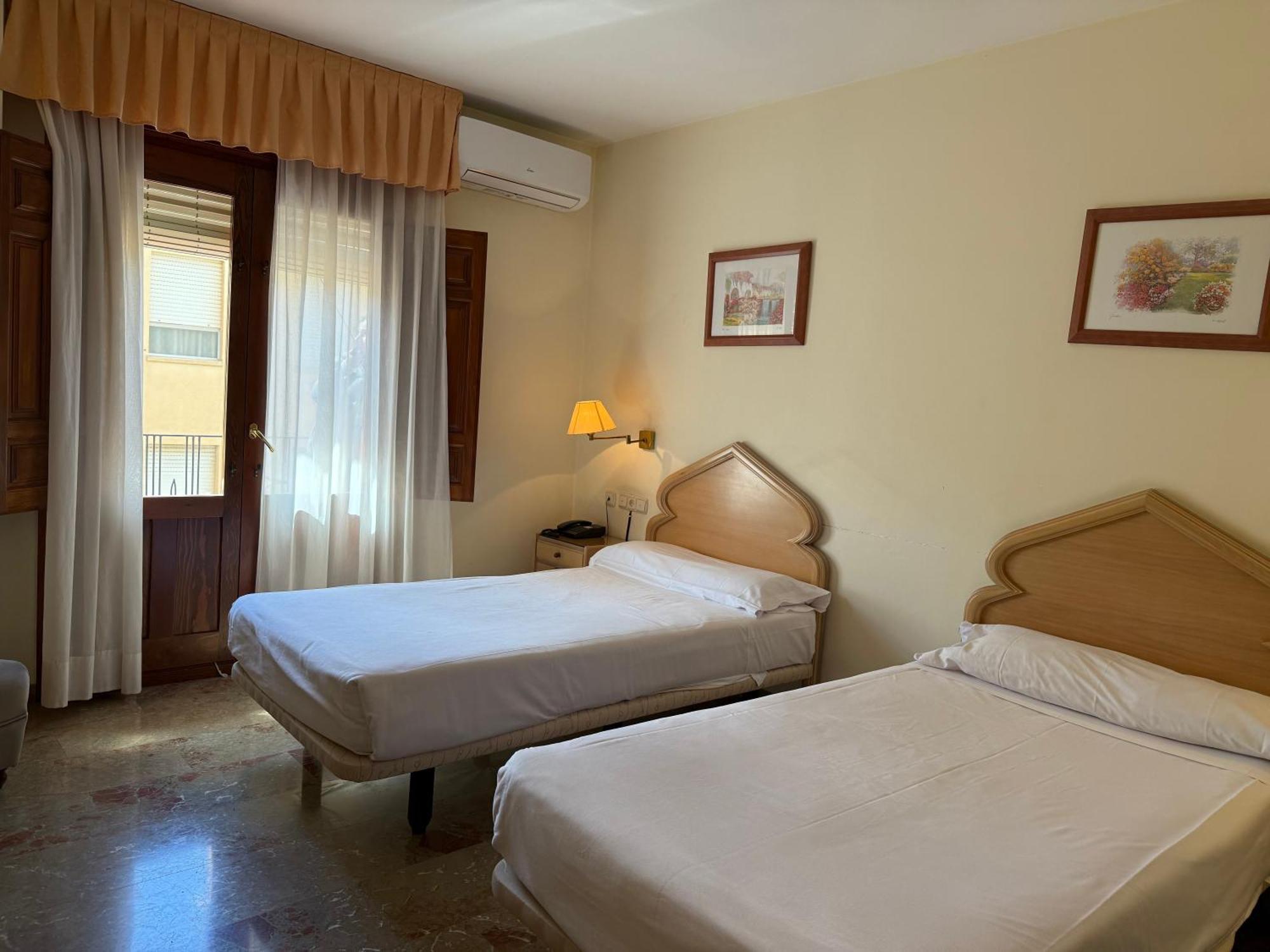 Hotel El Sol Lanjaron Bagian luar foto